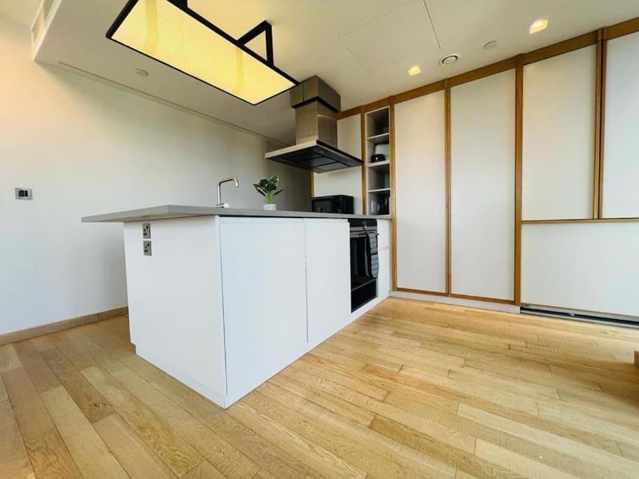 New Manhattan Loft Gardens Stratford Лондон Экстерьер фото