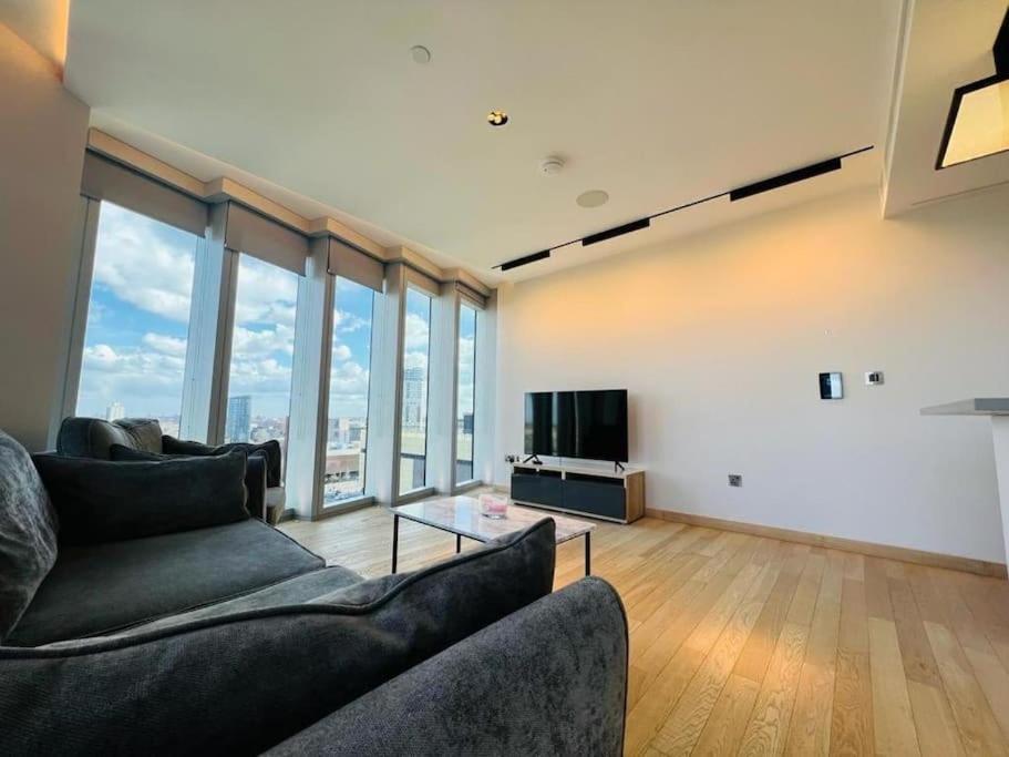 New Manhattan Loft Gardens Stratford Лондон Экстерьер фото