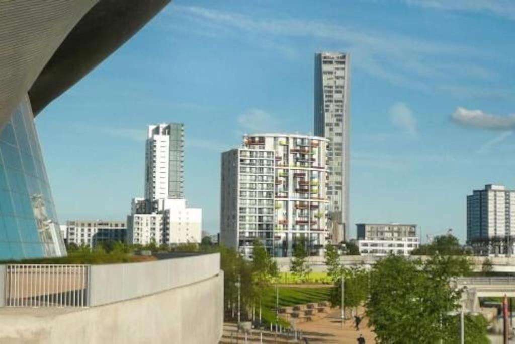 New Manhattan Loft Gardens Stratford Лондон Экстерьер фото