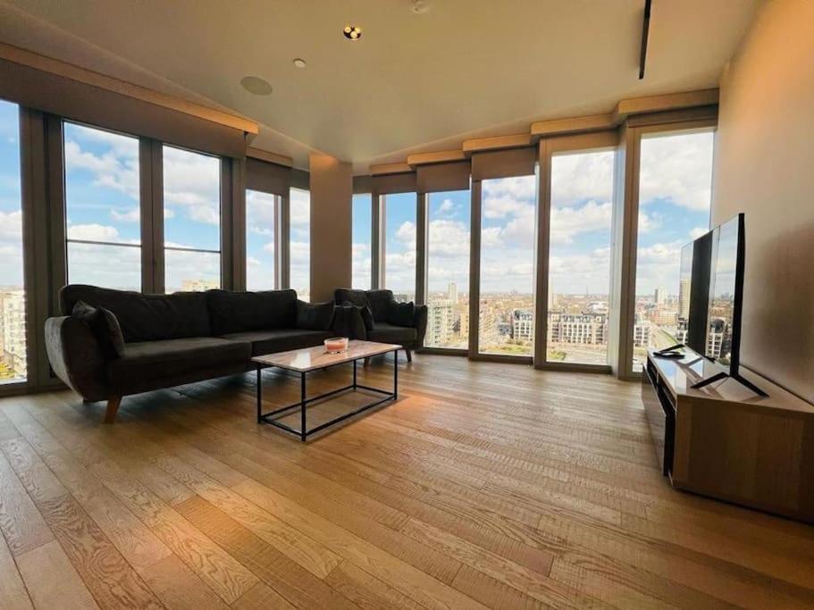 New Manhattan Loft Gardens Stratford Лондон Экстерьер фото